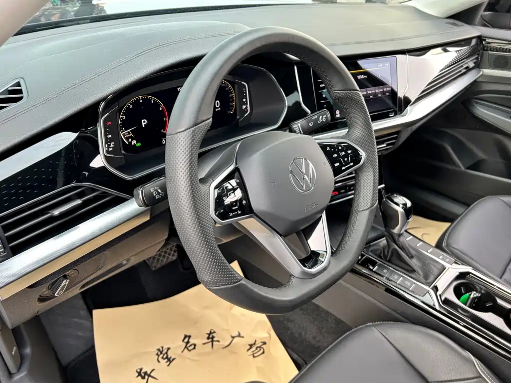 VOLKSWAGEN PASSAT 2023