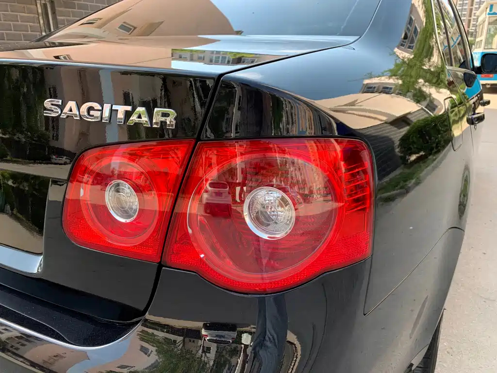 VOLKSWAGEN SAGITAR 2011