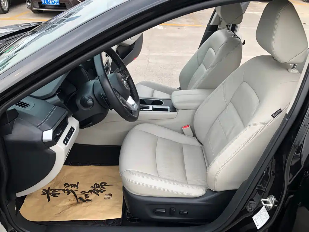 NISSAN TEANA 2020