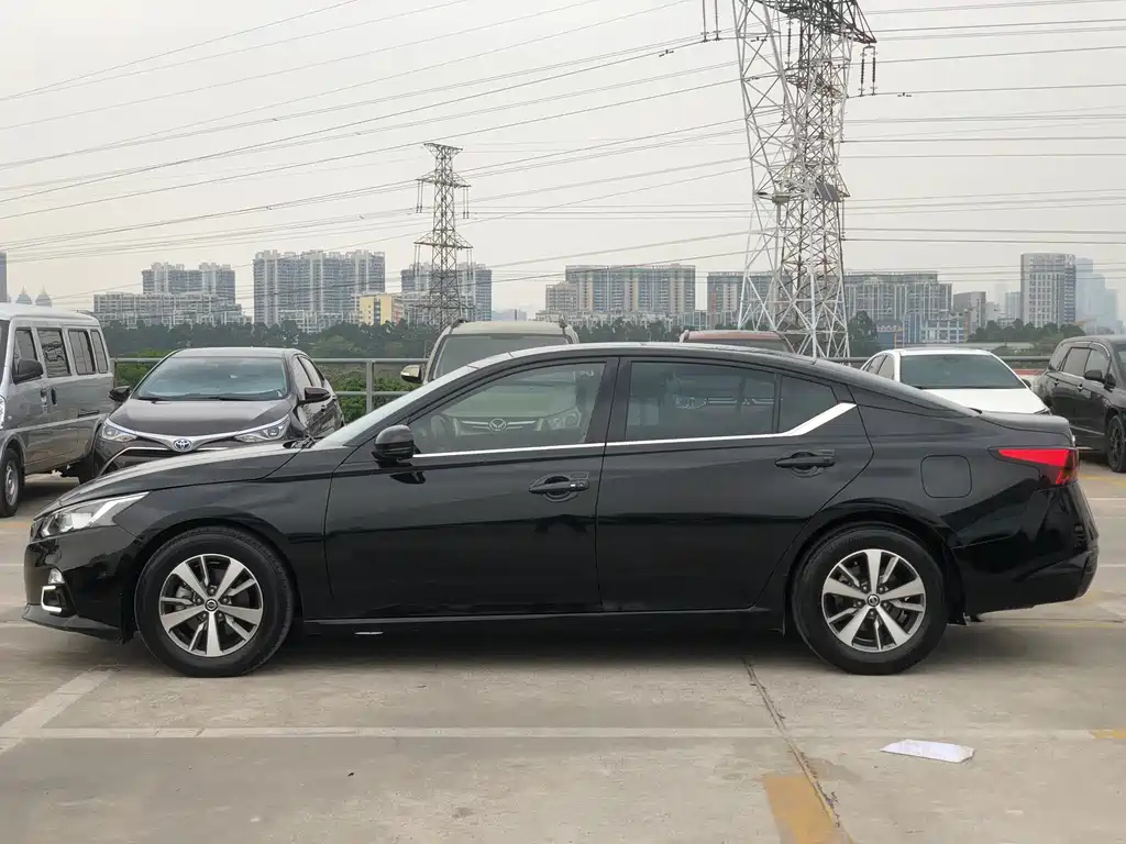 NISSAN TEANA 2020