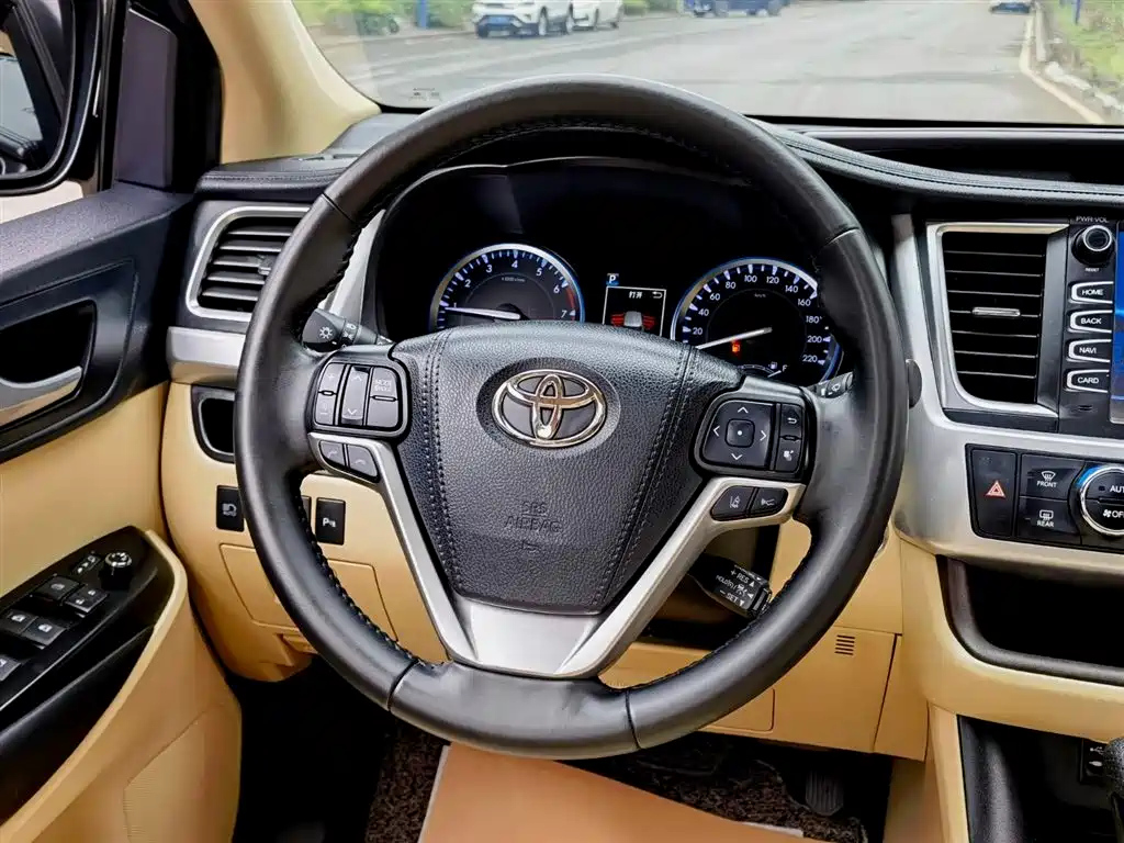 TOYOTA HIGHLANDER 2020
