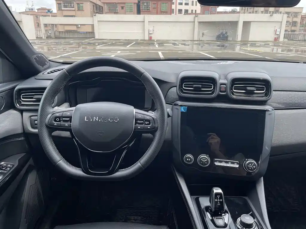 LYNK&CO 03 2021
