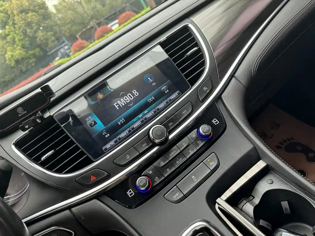 BUICK LACROSSE 2019