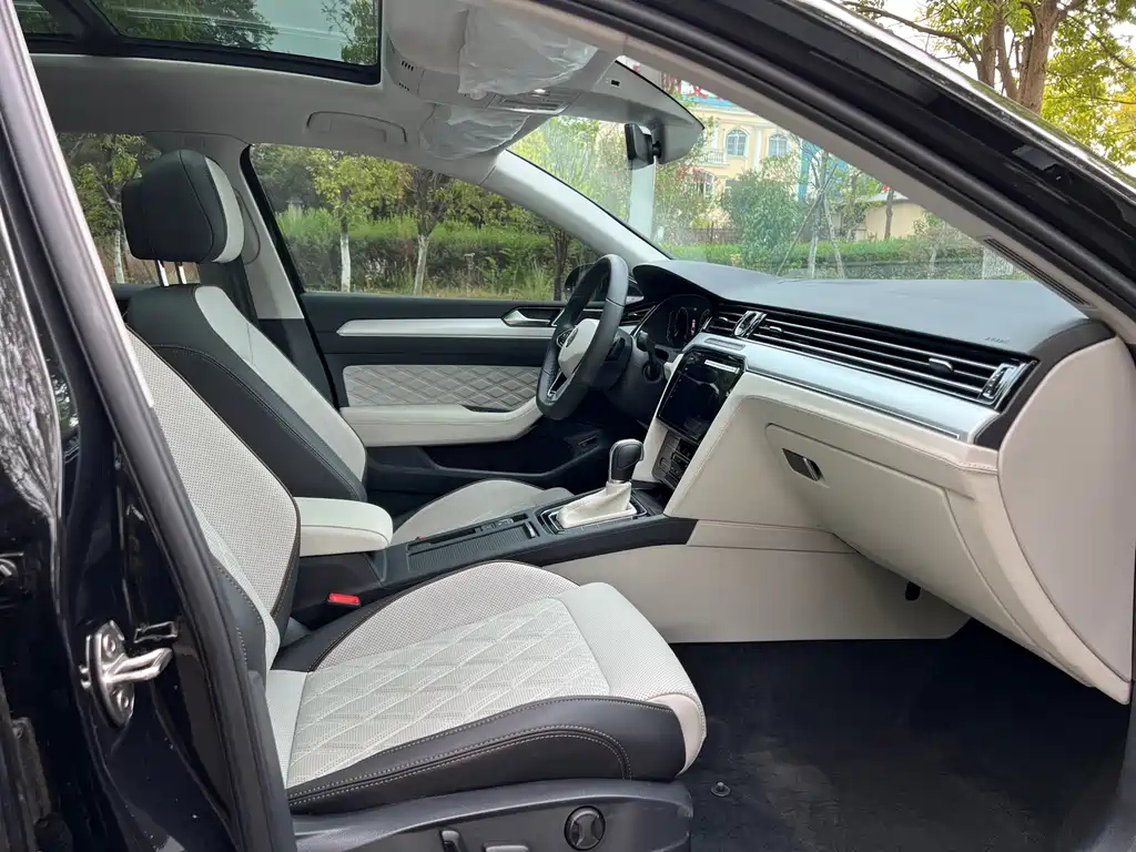 VOLKSWAGEN MAGOTAN 2023