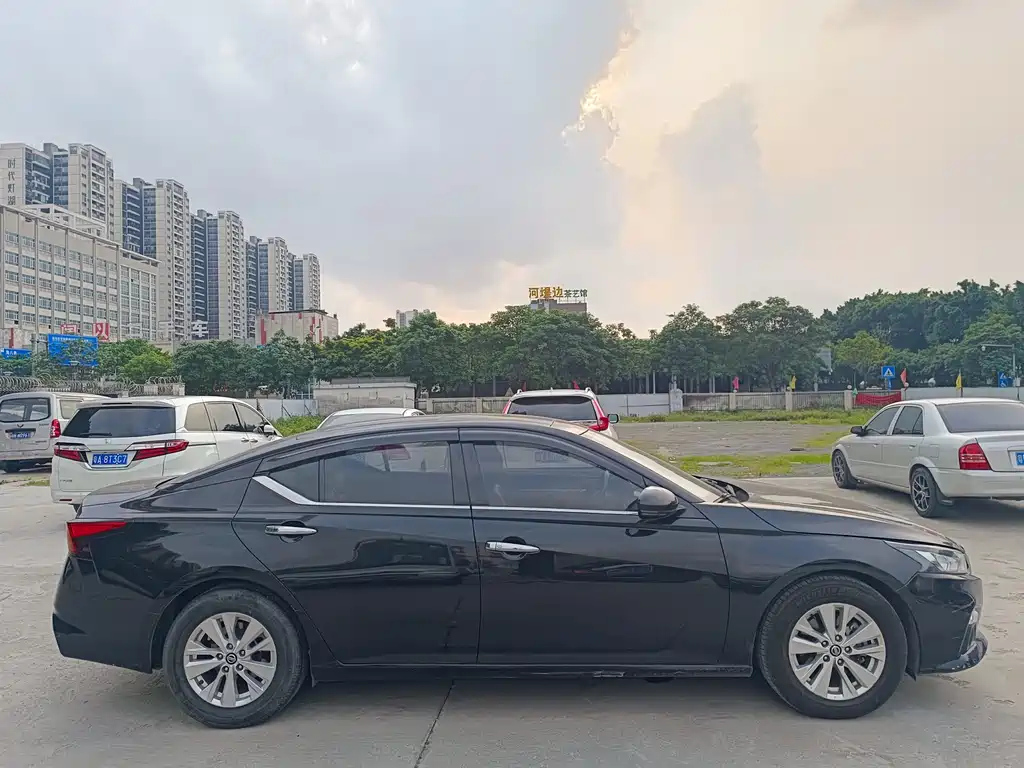 NISSAN TEANA 2020