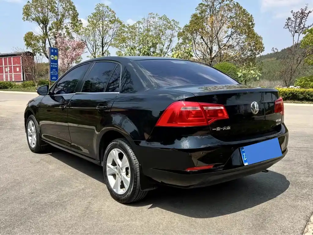 VOLKSWAGEN BORA 2013