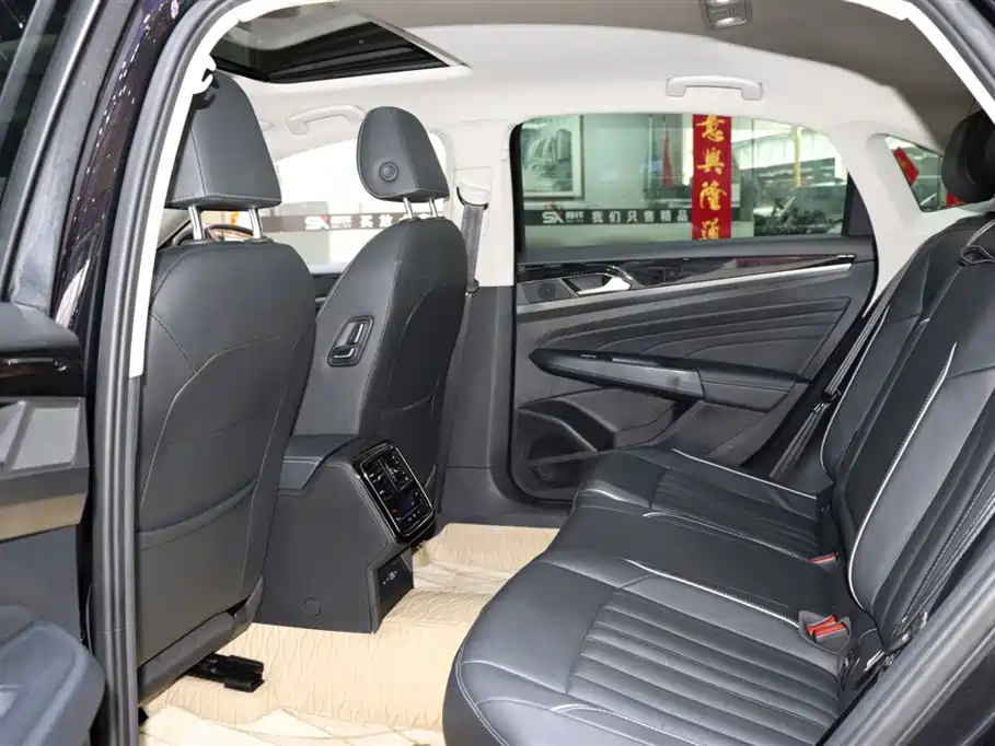 VOLKSWAGEN PASSAT 2022