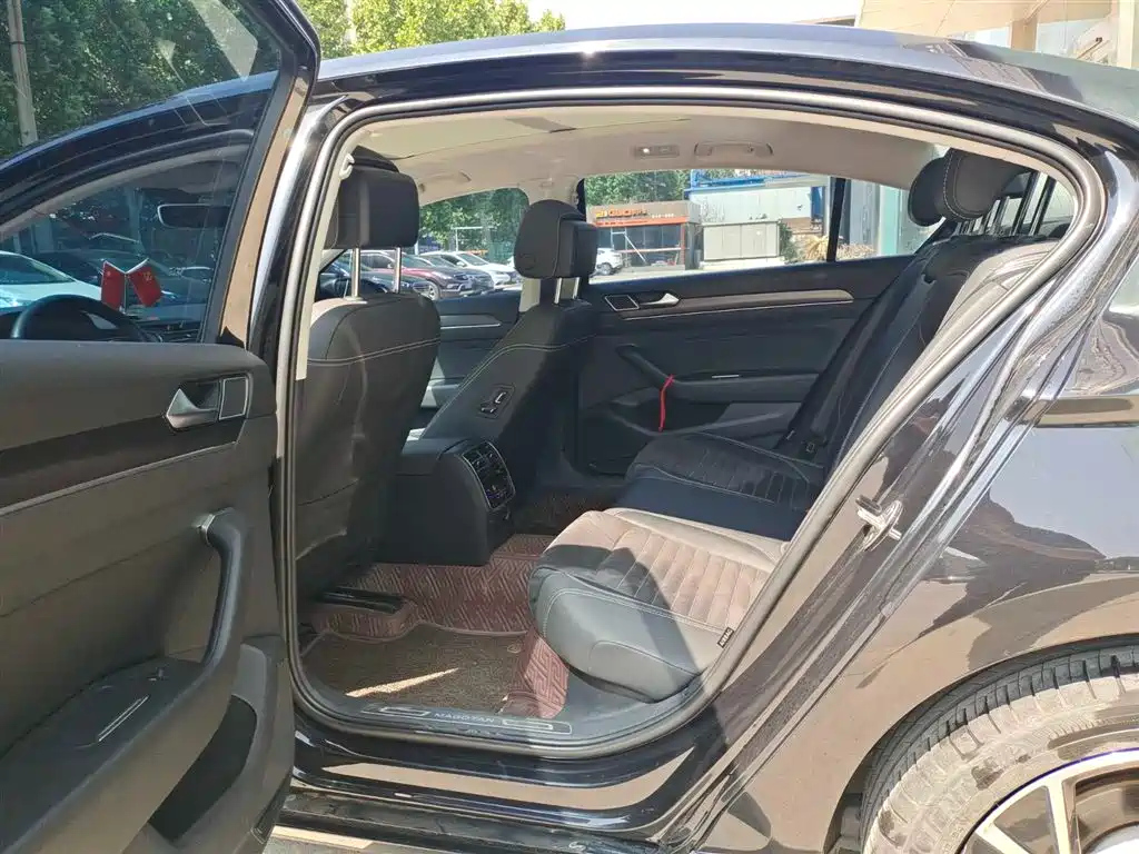 VOLKSWAGEN MAGOTAN 2021