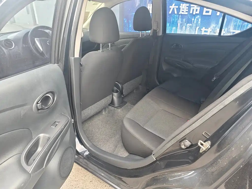 NISSAN SUNNY 2015