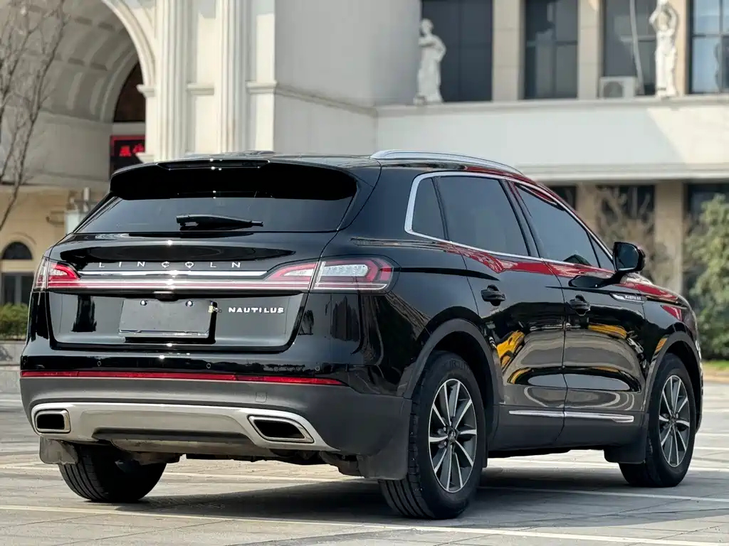LINCOLN NAVIGATOR 2022
