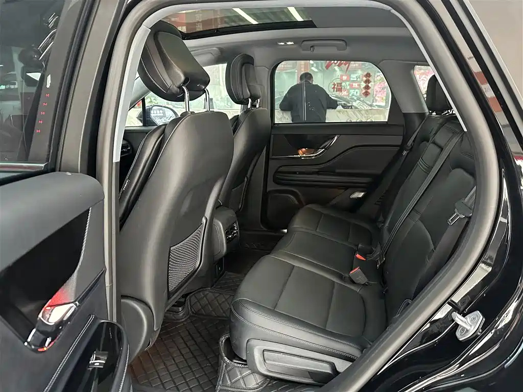 LINCOLN ADVENTURER 2022
