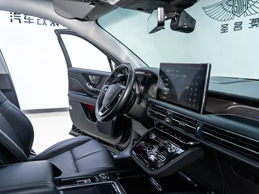LINCOLN ADVENTURER 2022