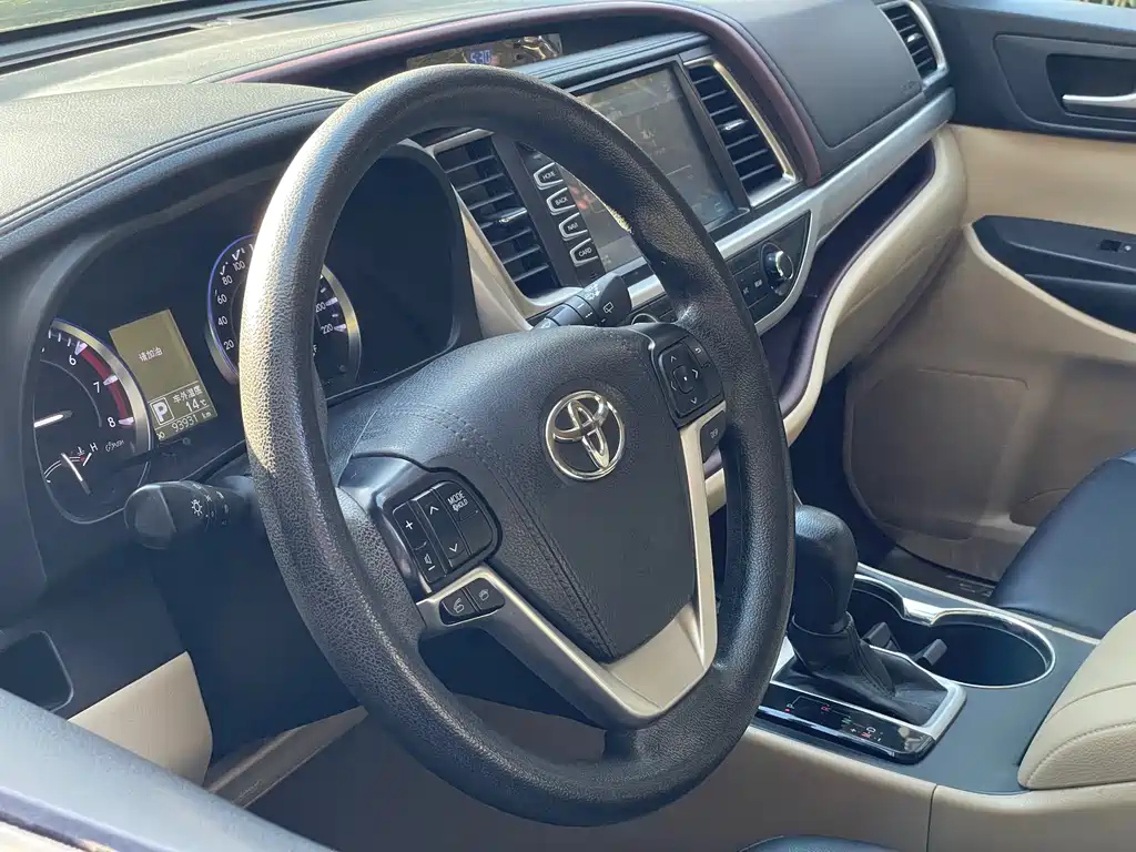 TOYOTA HIGHLANDER 2016