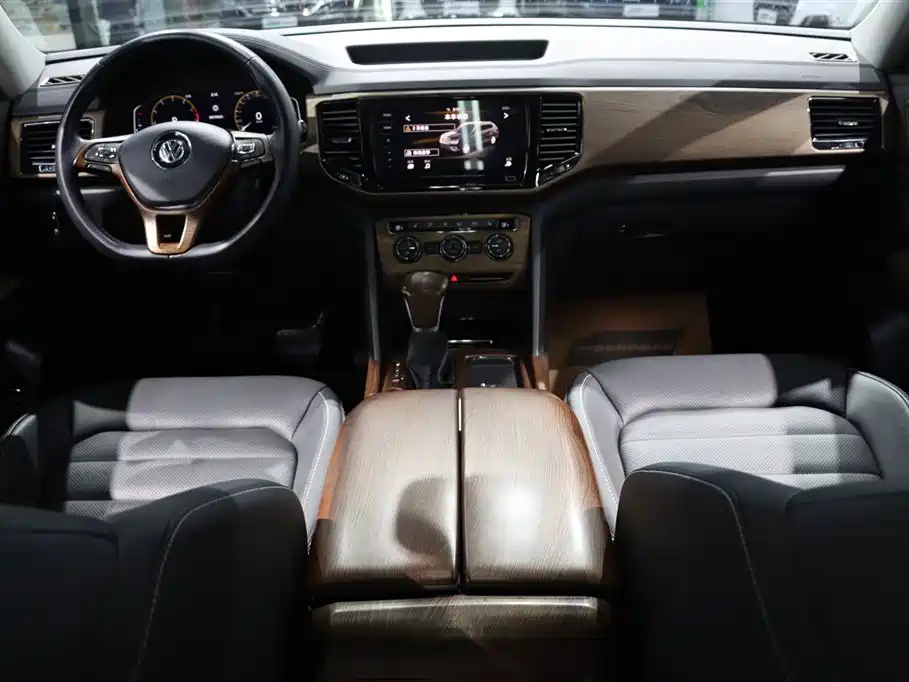VOLKSWAGEN TOURAN 2021