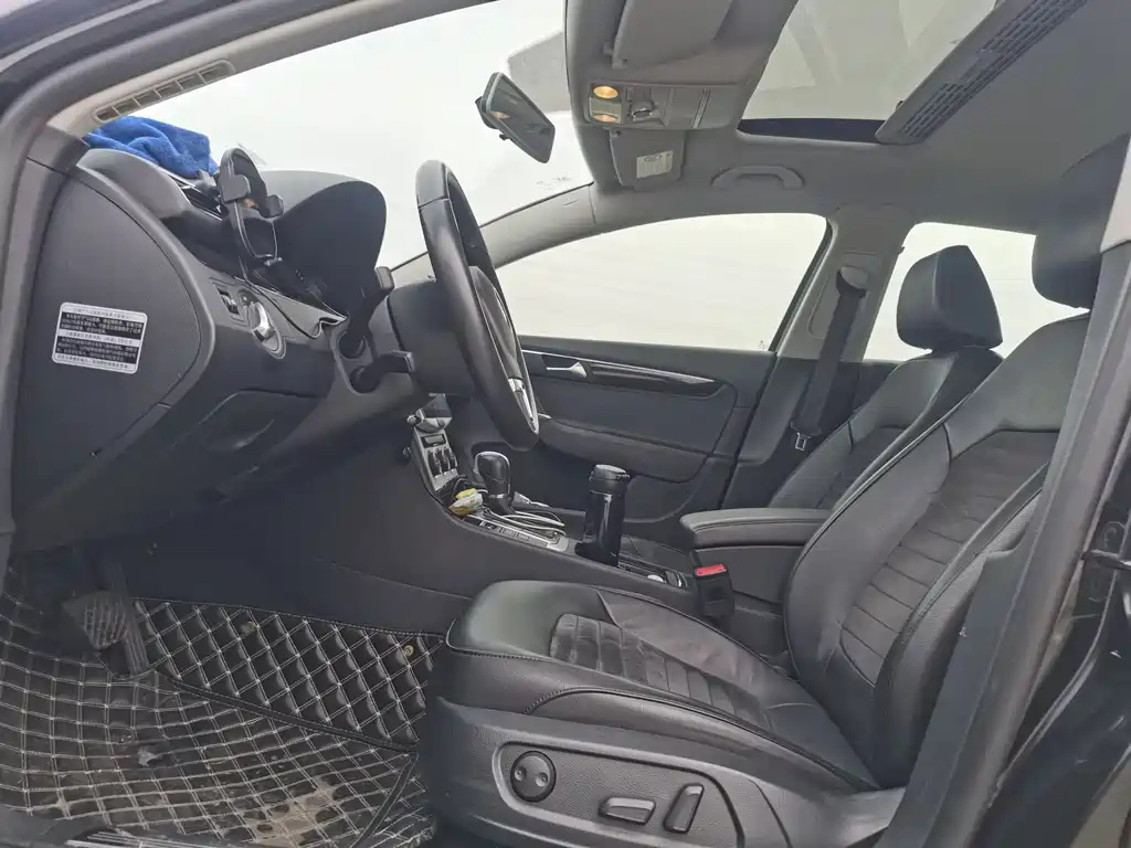 VOLKSWAGEN MAGOTAN 2014