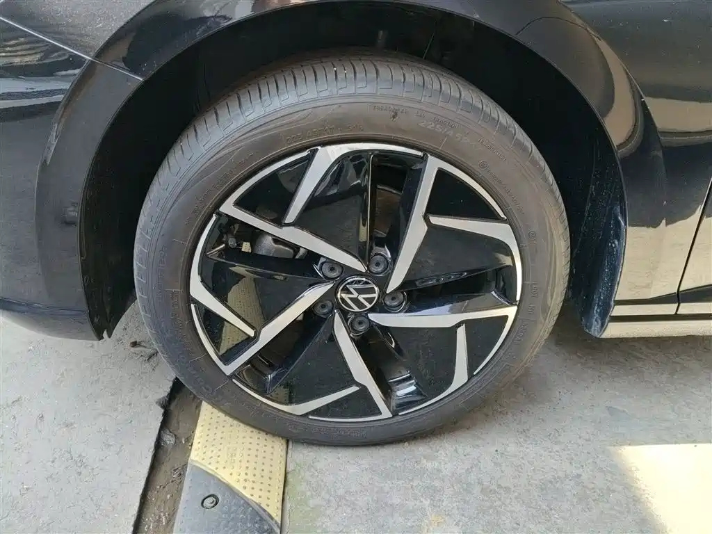 VOLKSWAGEN LAVIDA 2024