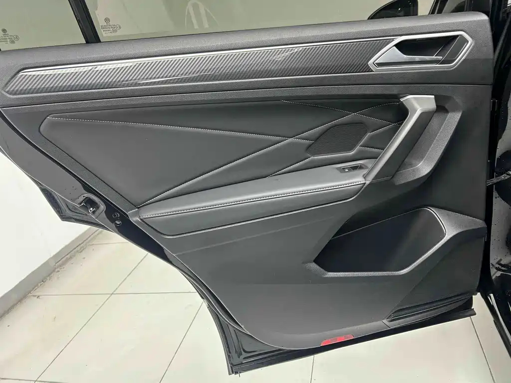 VOLKSWAGEN TIGUAN L 2023