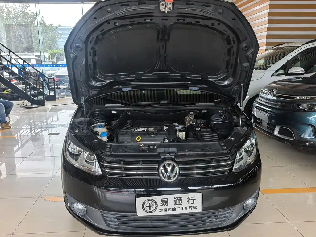 VOLKSWAGEN TOURAN 2013
