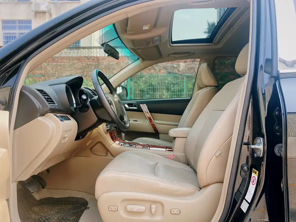 TOYOTA HIGHLANDER 2012
