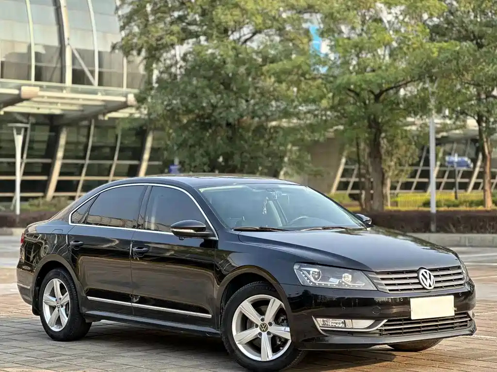 VOLKSWAGEN PASSAT 2015