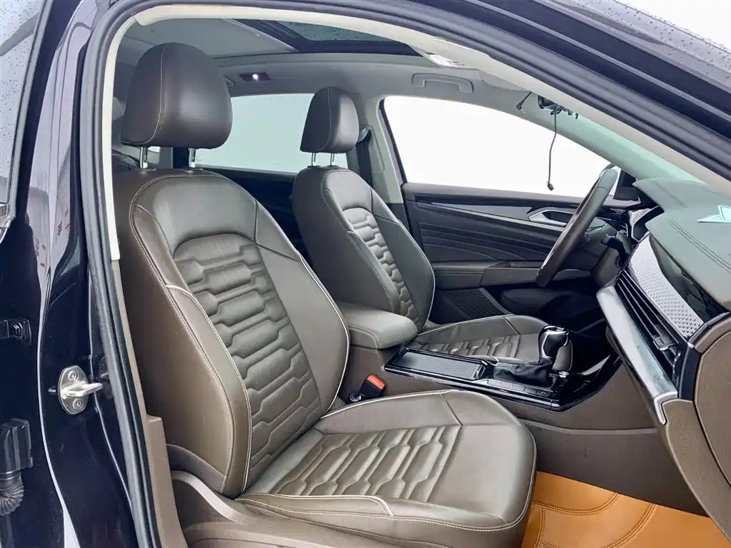 VOLKSWAGEN PASSAT 2021