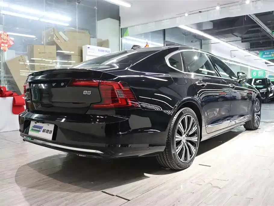 VOLVO S90 2021