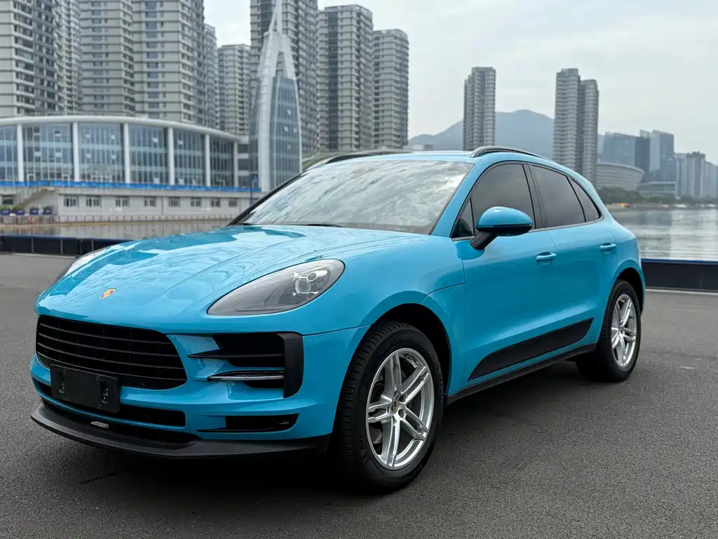 PORSCHE MACAN