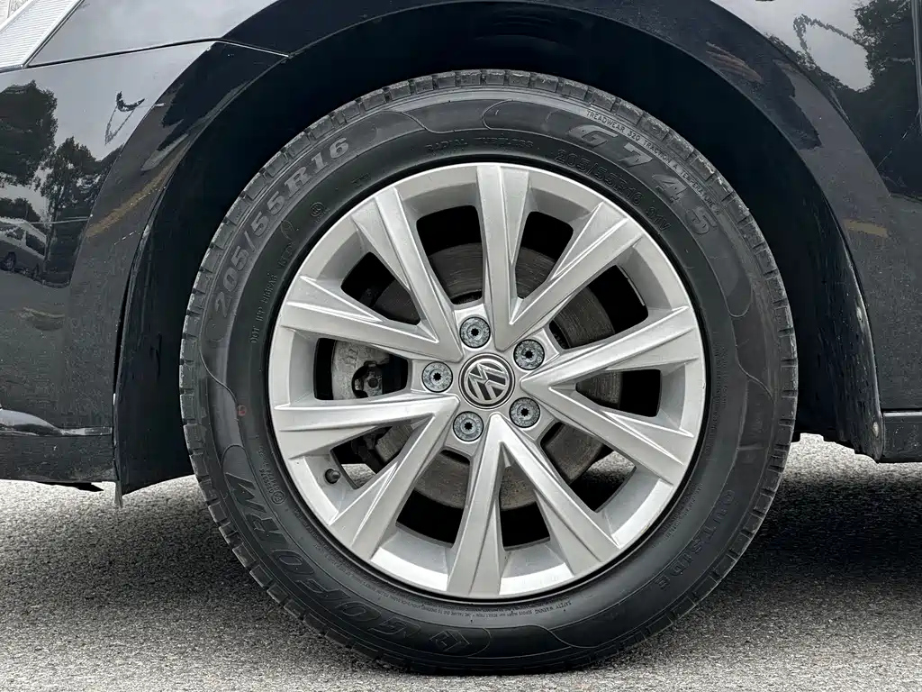 VOLKSWAGEN LAVIDA 2016