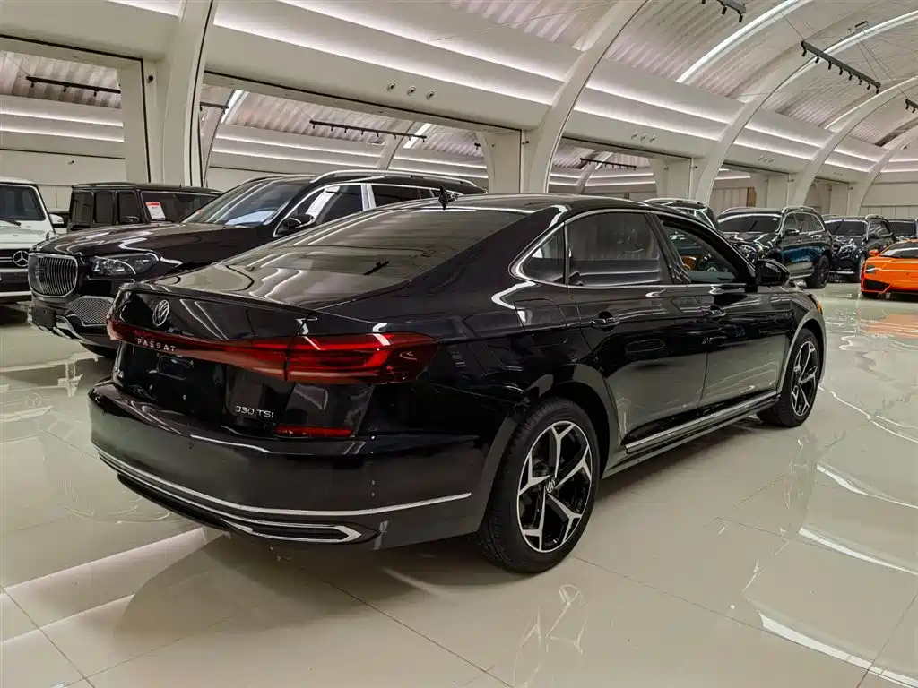VOLKSWAGEN PASSAT 2023