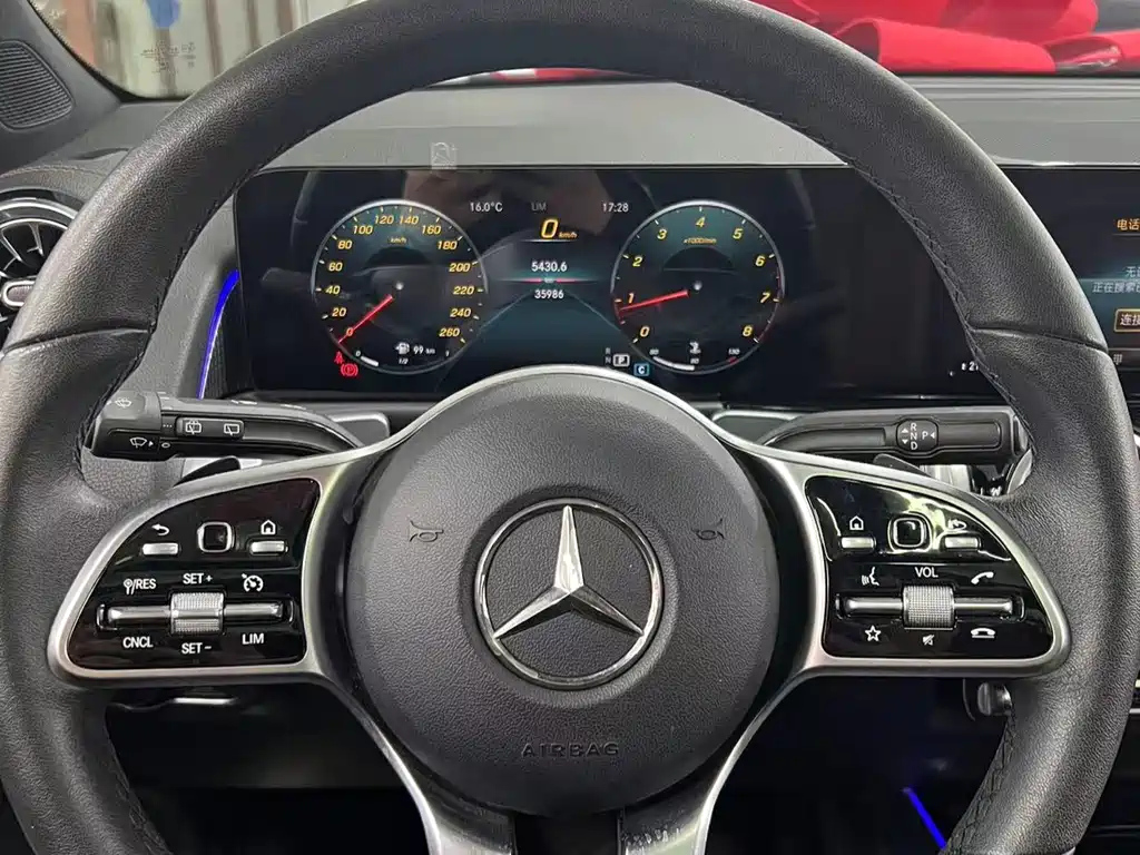 MERCEDES BENZ GLB 2021