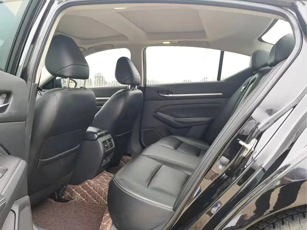 NISSAN TEANA 2020