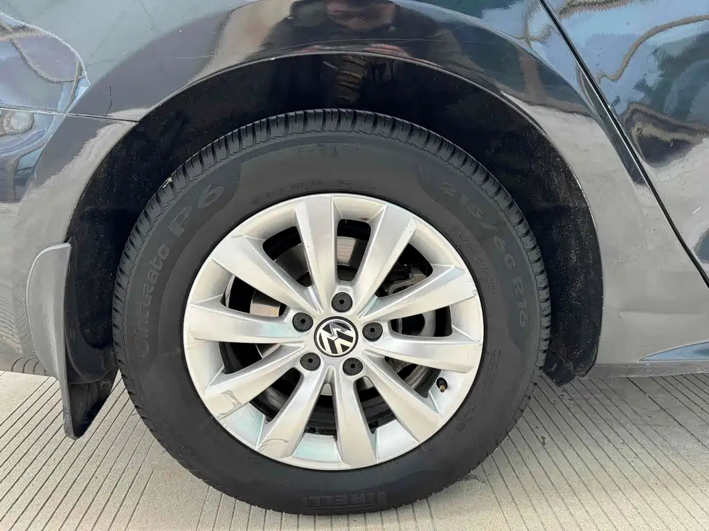 VOLKSWAGEN PASSAT 2013