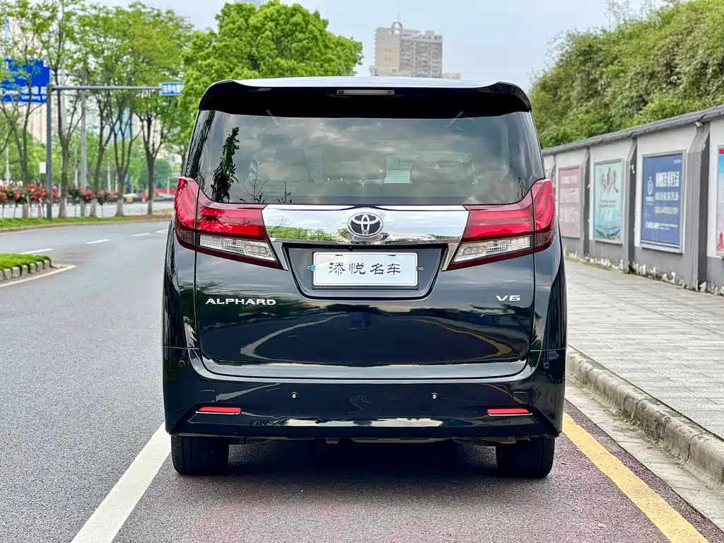 TOYOTA ALPHARD 2017