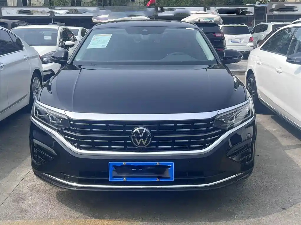 VOLKSWAGEN PASSAT 2023