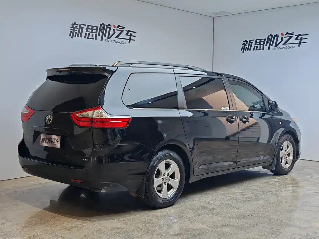 TOYOTA SIENNA 2018