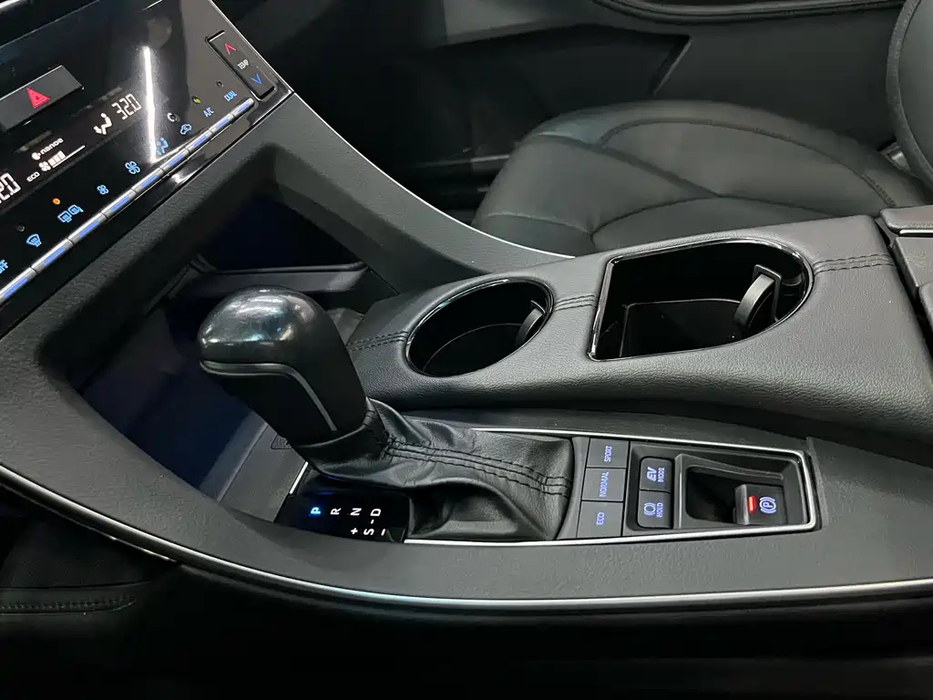 TOYOTA AVALON 2021