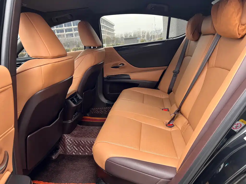 LEXUS ES 2019