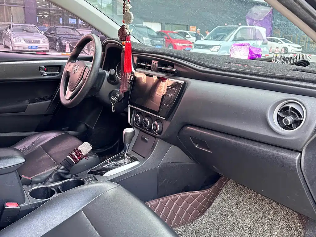 TOYOTA COROLLA 2017