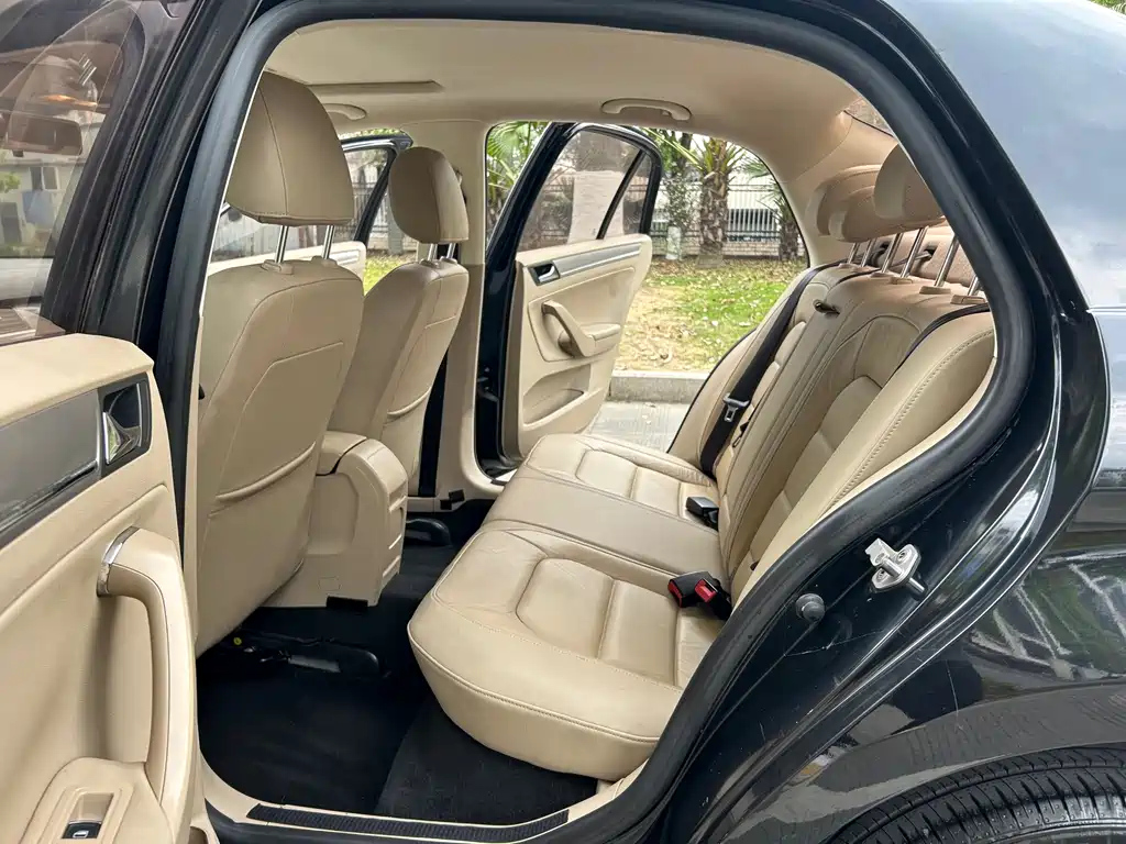 VOLKSWAGEN BORA 2014