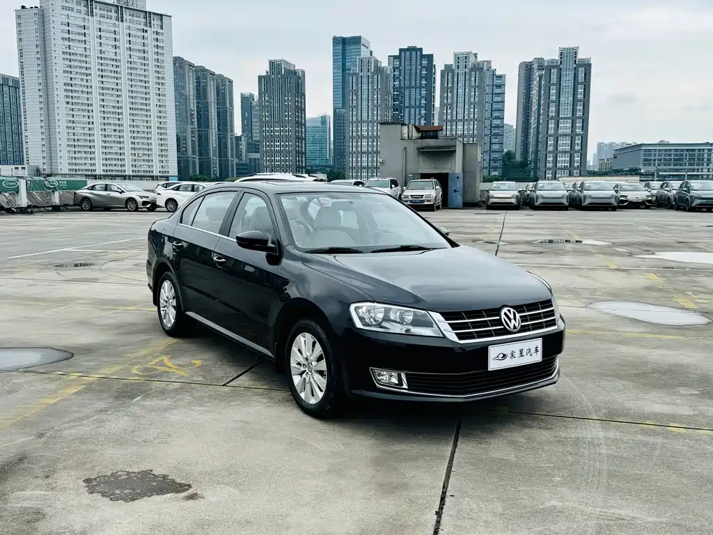 VOLKSWAGEN LAVIDA 2015
