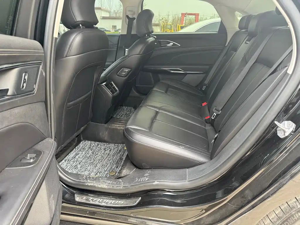 FORD TAURUS 2021
