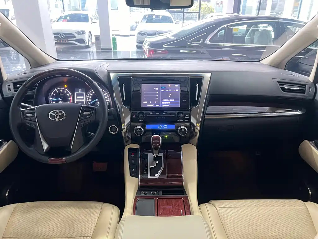 TOYOTA ALPHARD 2016
