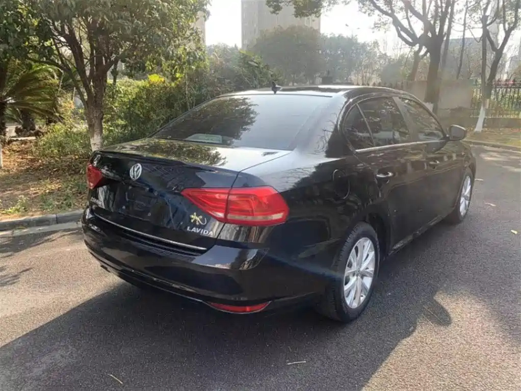 VOLKSWAGEN LAVIDA 2016