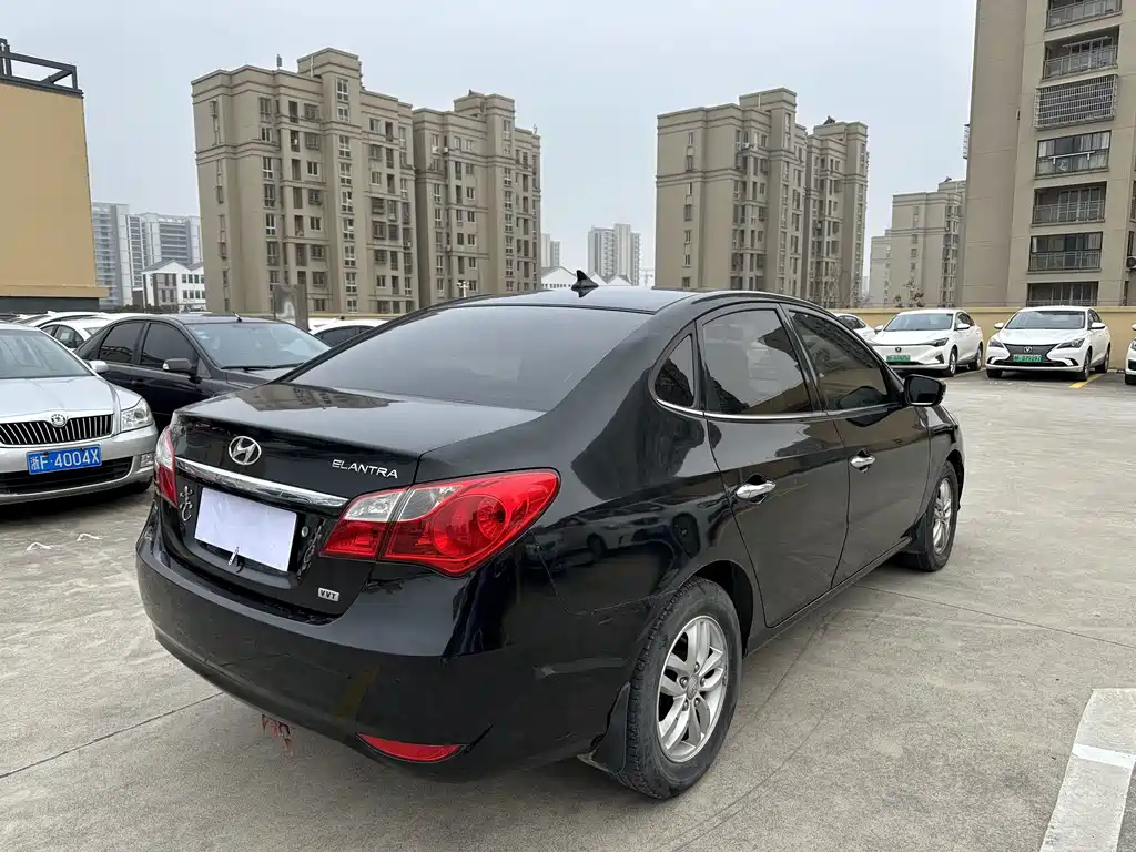HYUNDAI CELESTA 2011