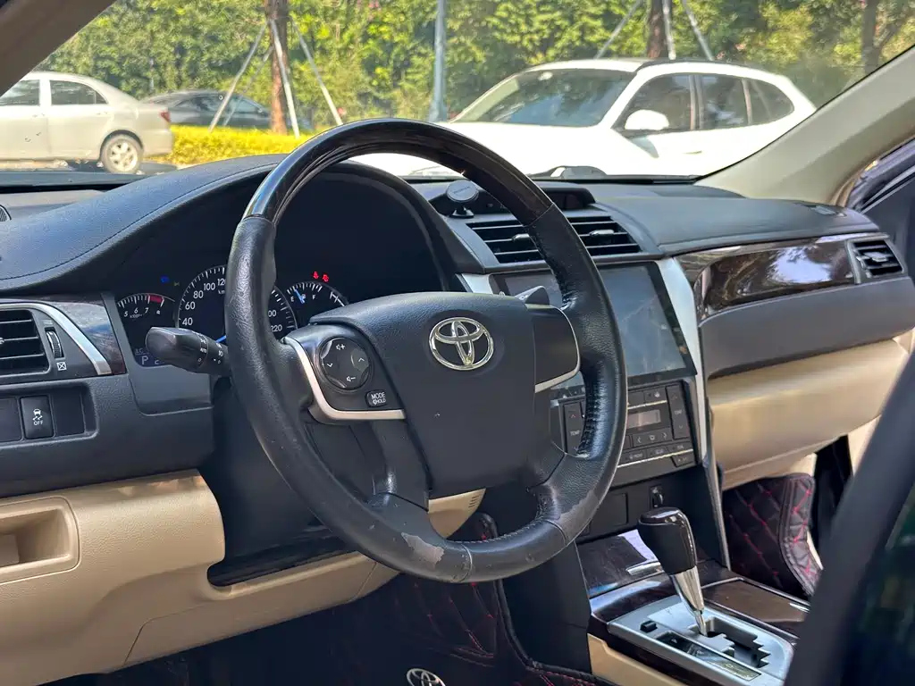 TOYOTA CAMRY 2016