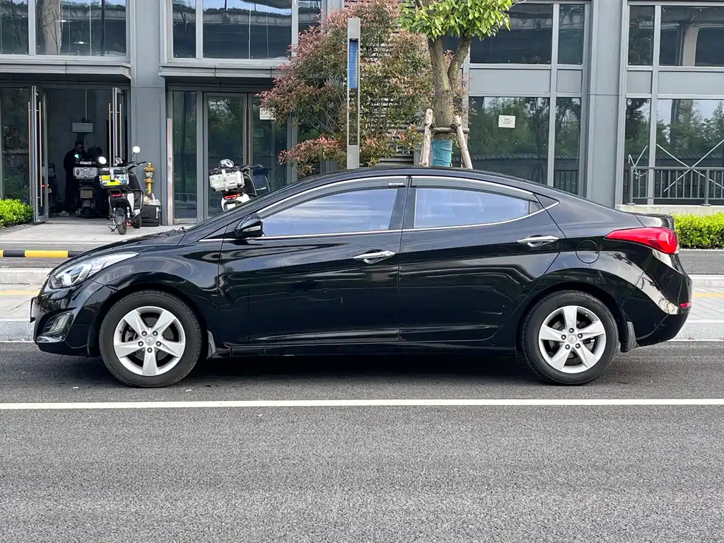 HYUNDAI ELANTRA 2013