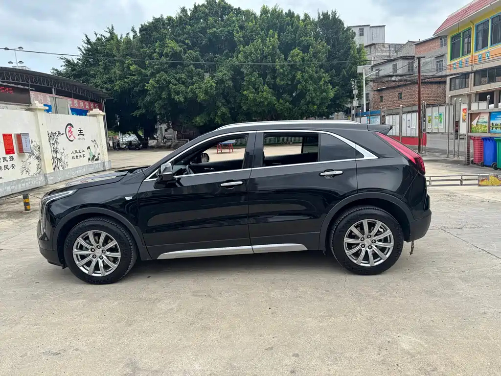 CADILLAC XT4 2021