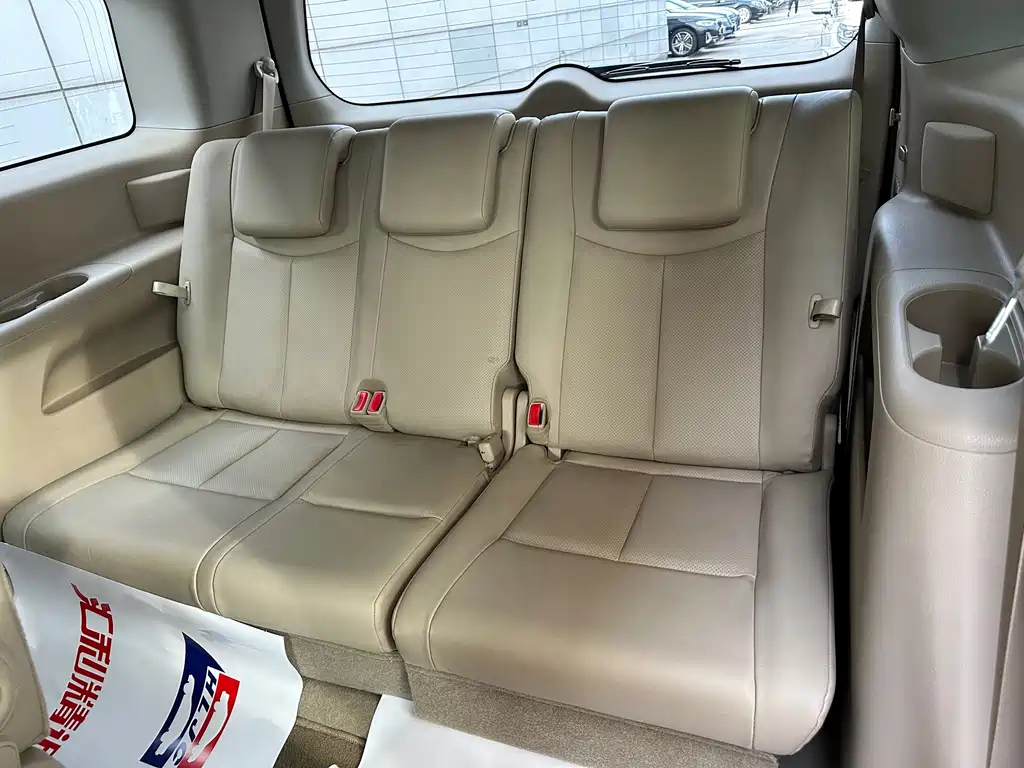 NISSAN QUEST 2018