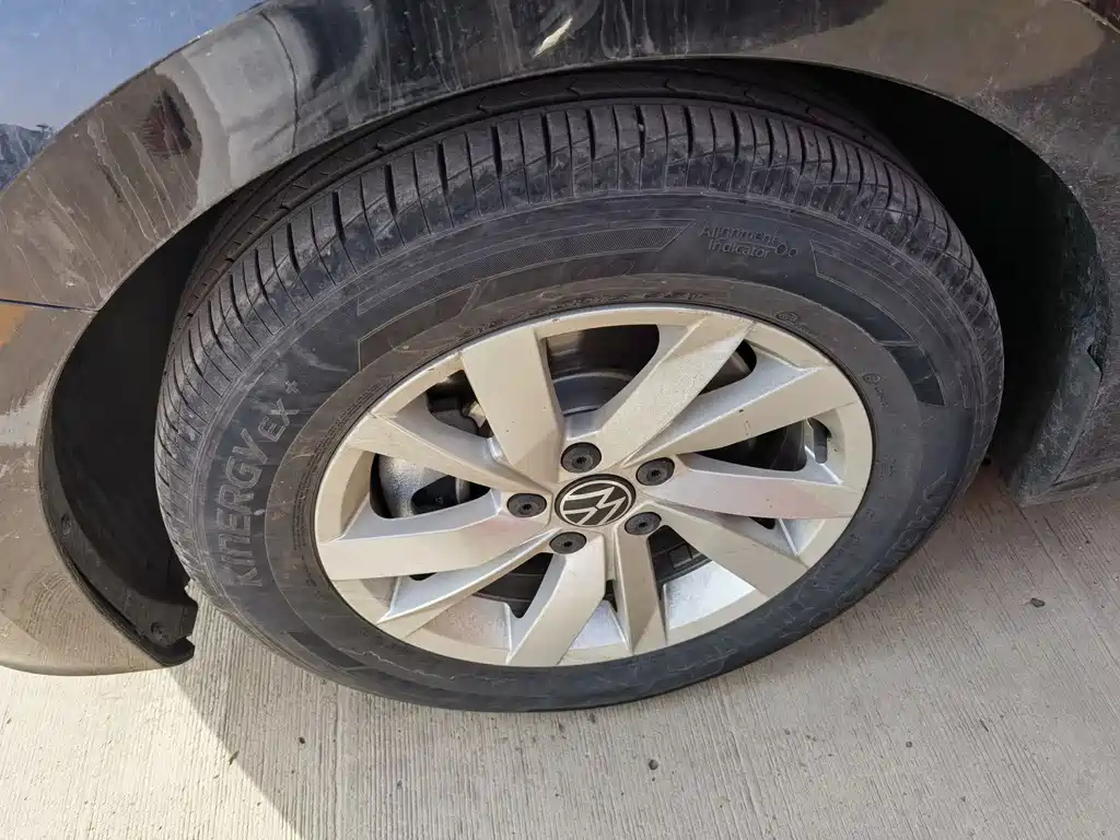 VOLKSWAGEN PASSAT 2023