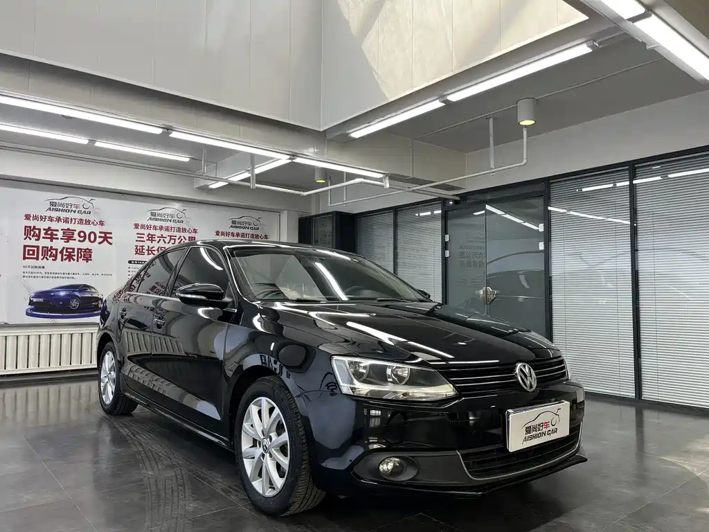 VOLKSWAGEN SAGITAR 2012